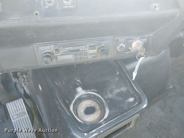 image for item FY9964 1992 White GMC WG  semi truck