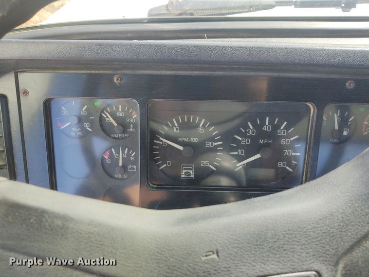 image for item FY9964 1992 White GMC WG  semi truck