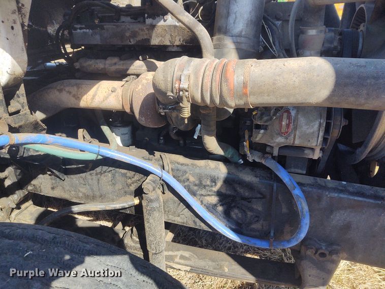 image for item FY9964 1992 White GMC WG  semi truck