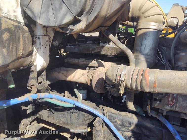 image for item FY9964 1992 White GMC WG  semi truck