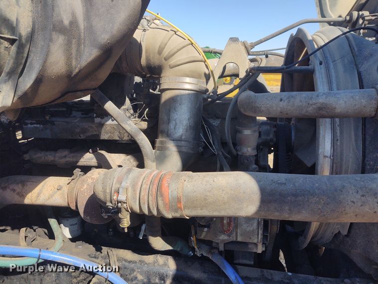 image for item FY9964 1992 White GMC WG  semi truck