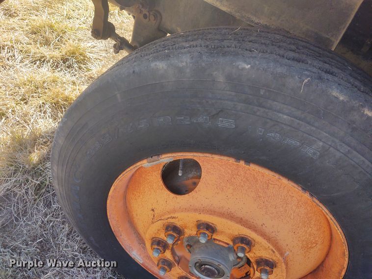 image for item FY9964 1992 White GMC WG  semi truck