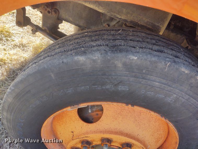 image for item FY9964 1992 White GMC WG  semi truck