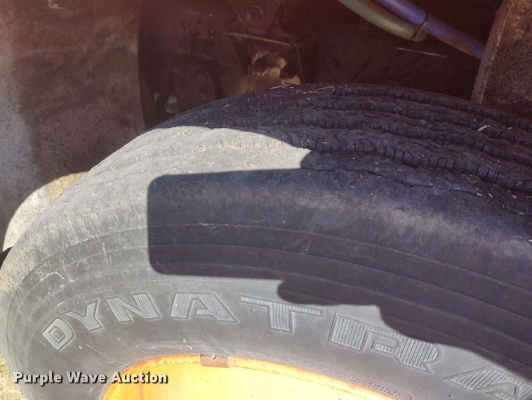 image for item FY9964 1992 White GMC WG  semi truck