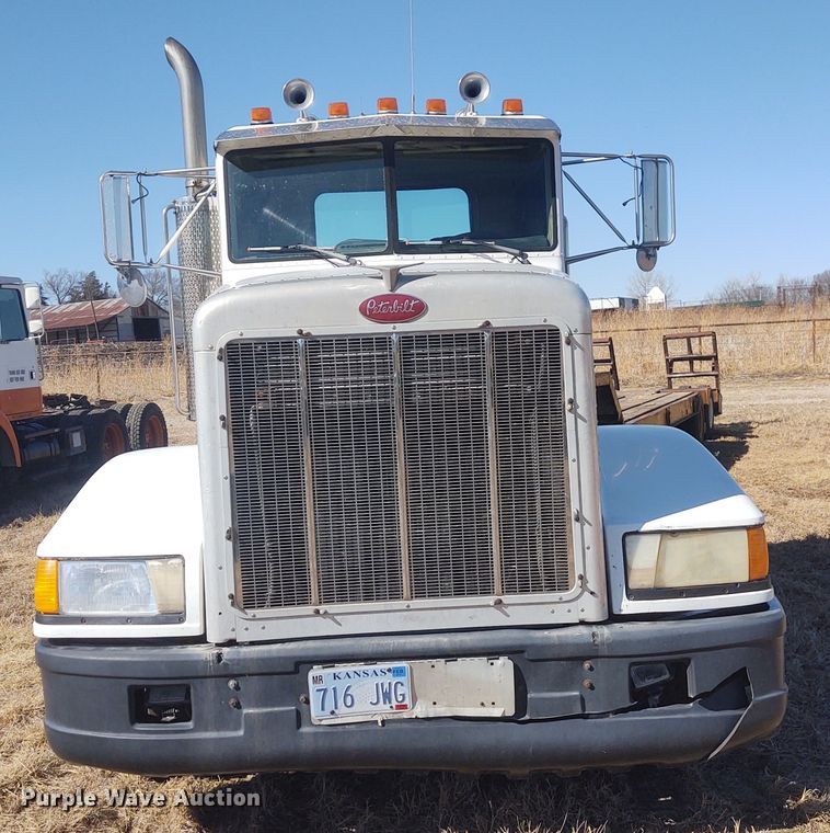 image for item FY9965 1990 Peterbilt 377  semi truck