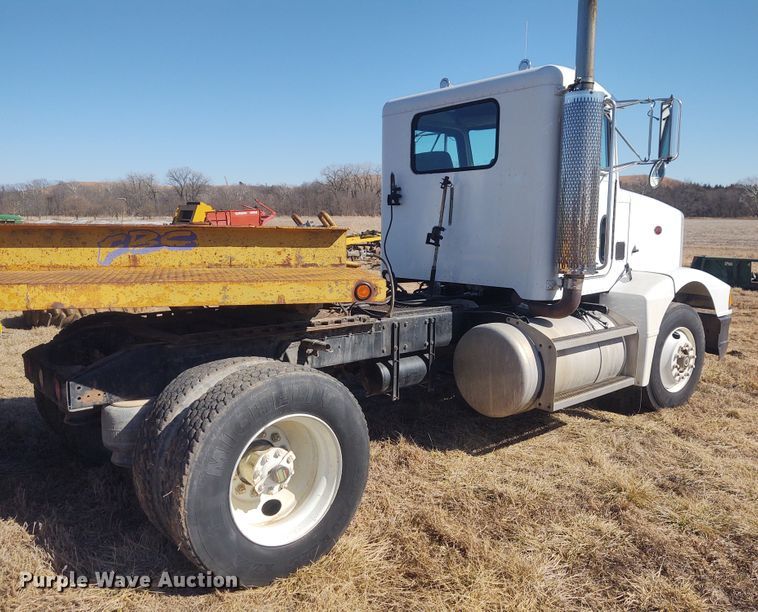 image for item FY9965 1990 Peterbilt 377  semi truck