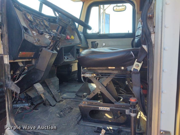 image for item FY9965 1990 Peterbilt 377  semi truck