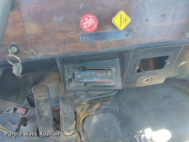 image for item FY9965 1990 Peterbilt 377  semi truck
