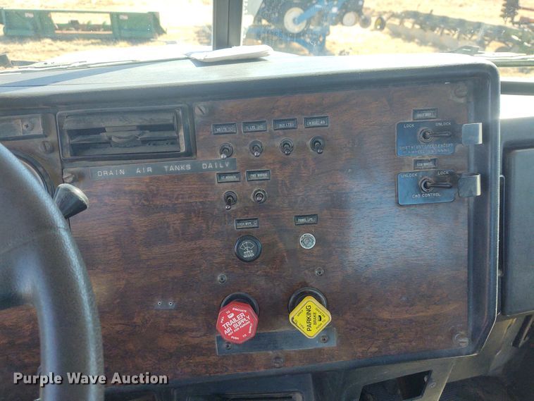 image for item FY9965 1990 Peterbilt 377  semi truck