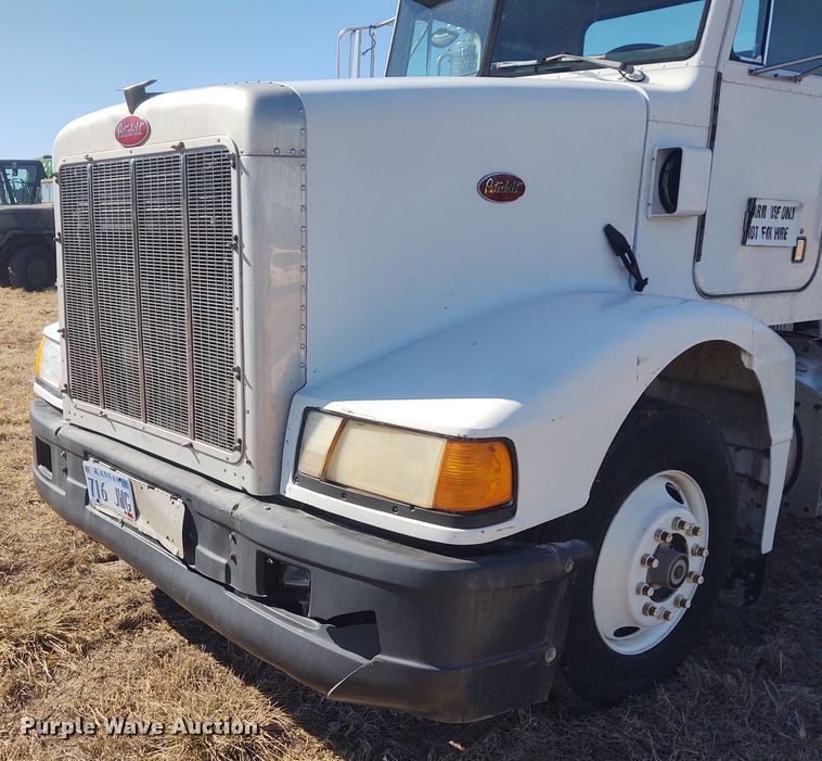 image for item FY9965 1990 Peterbilt 377  semi truck