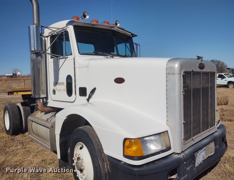 image for item FY9965 1990 Peterbilt 377  semi truck