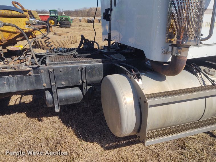 image for item FY9965 1990 Peterbilt 377  semi truck