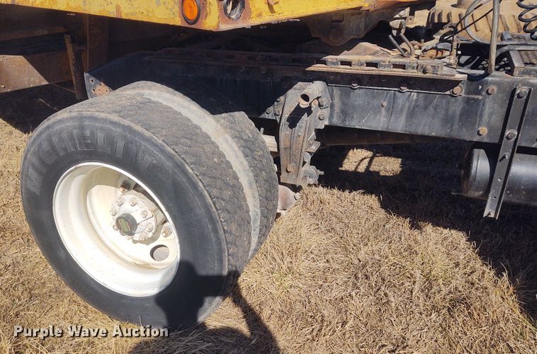 image for item FY9965 1990 Peterbilt 377  semi truck