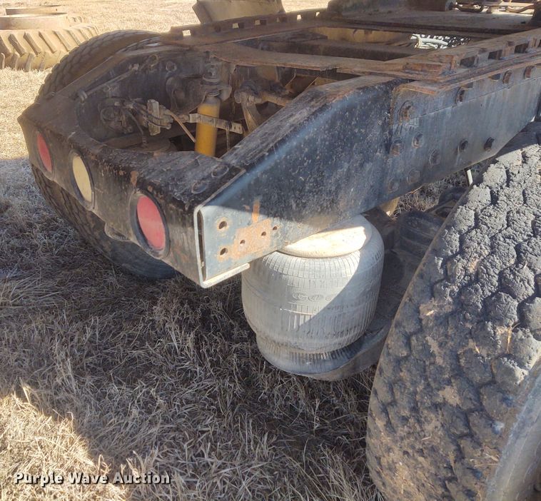 image for item FY9965 1990 Peterbilt 377  semi truck