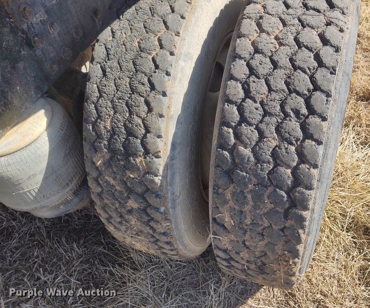 image for item FY9965 1990 Peterbilt 377  semi truck