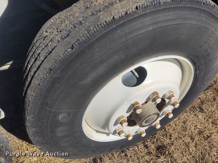 image for item FY9965 1990 Peterbilt 377  semi truck