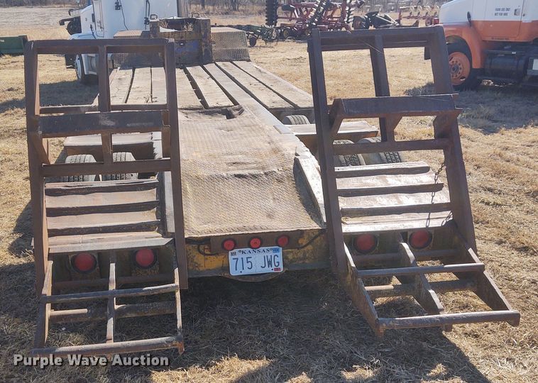 image for item FY9966 1973 Hyster drop deck equipment trailer