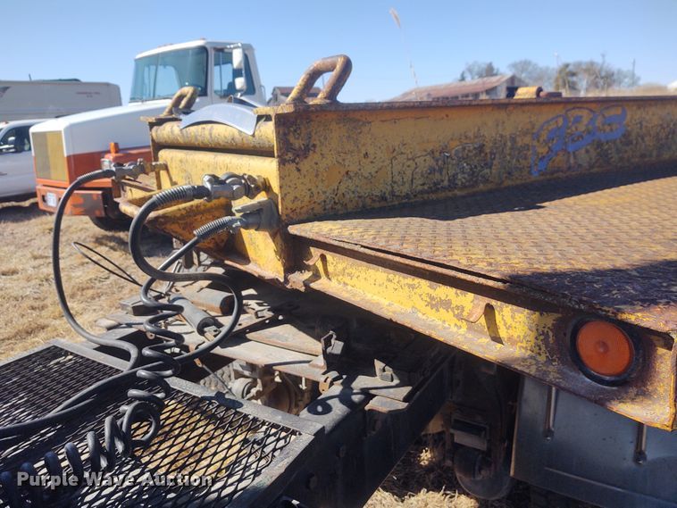 image for item FY9966 1973 Hyster drop deck equipment trailer