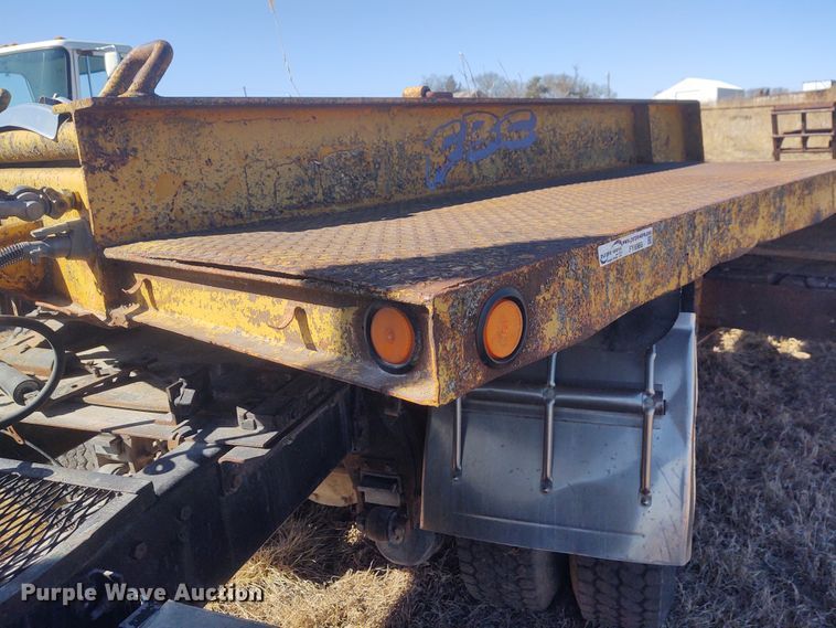 image for item FY9966 1973 Hyster drop deck equipment trailer