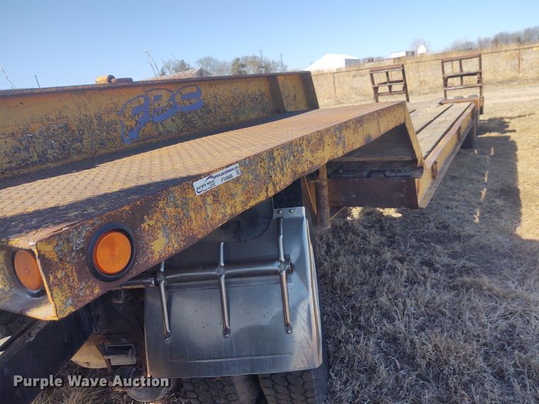 image for item FY9966 1973 Hyster drop deck equipment trailer