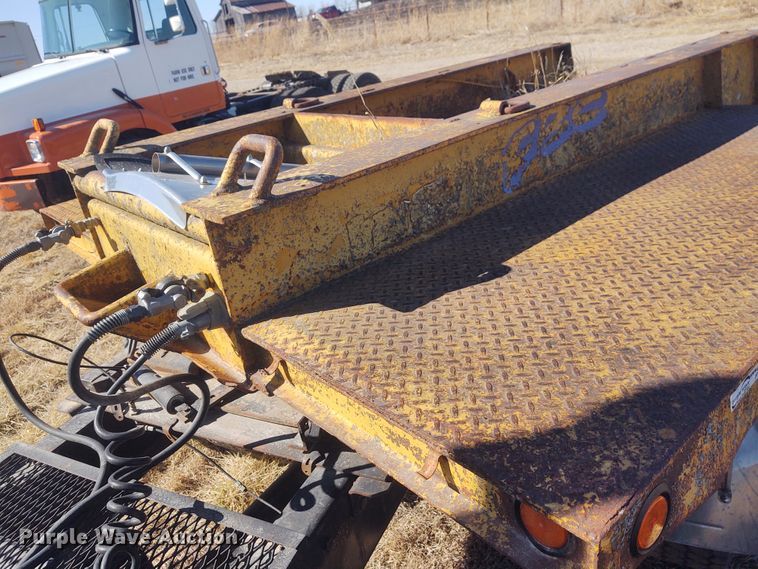 image for item FY9966 1973 Hyster drop deck equipment trailer