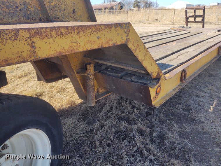 image for item FY9966 1973 Hyster drop deck equipment trailer