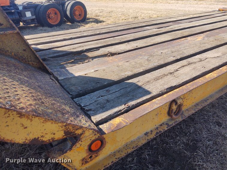 image for item FY9966 1973 Hyster drop deck equipment trailer