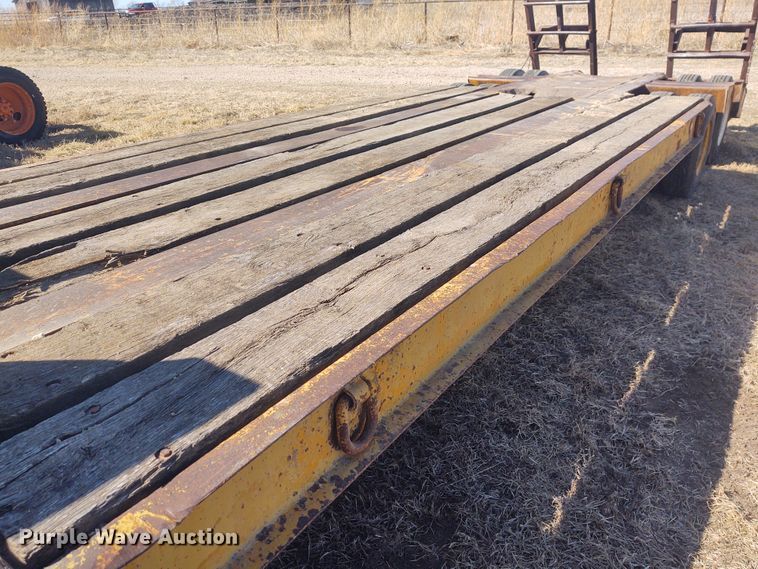 image for item FY9966 1973 Hyster drop deck equipment trailer