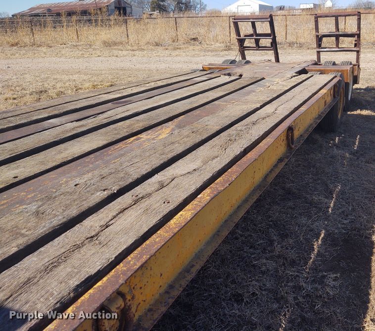 image for item FY9966 1973 Hyster drop deck equipment trailer