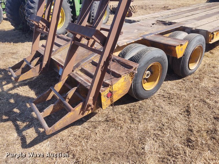 image for item FY9966 1973 Hyster drop deck equipment trailer