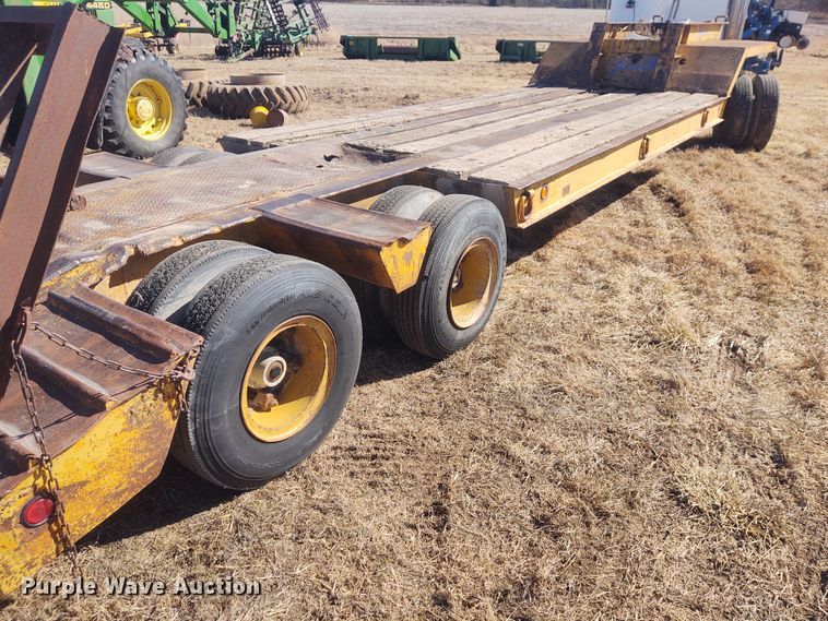 image for item FY9966 1973 Hyster drop deck equipment trailer