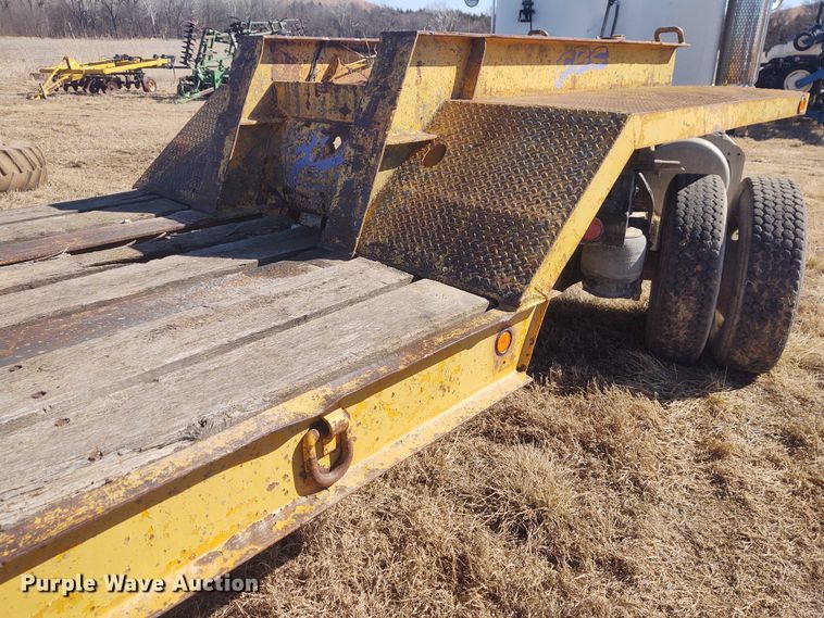 image for item FY9966 1973 Hyster drop deck equipment trailer