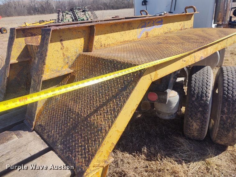 image for item FY9966 1973 Hyster drop deck equipment trailer