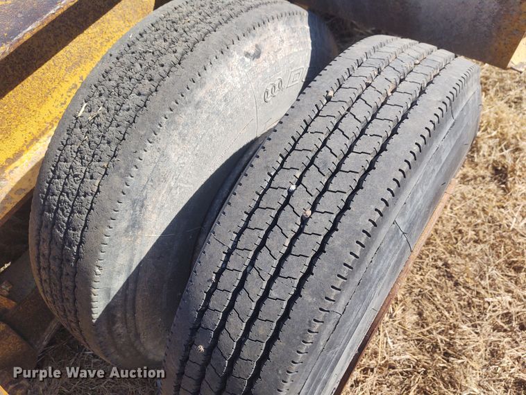 image for item FY9966 1973 Hyster drop deck equipment trailer