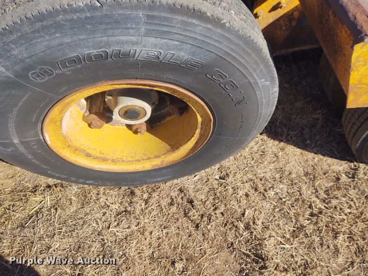 image for item FY9966 1973 Hyster drop deck equipment trailer