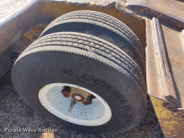 image for item FY9966 1973 Hyster drop deck equipment trailer