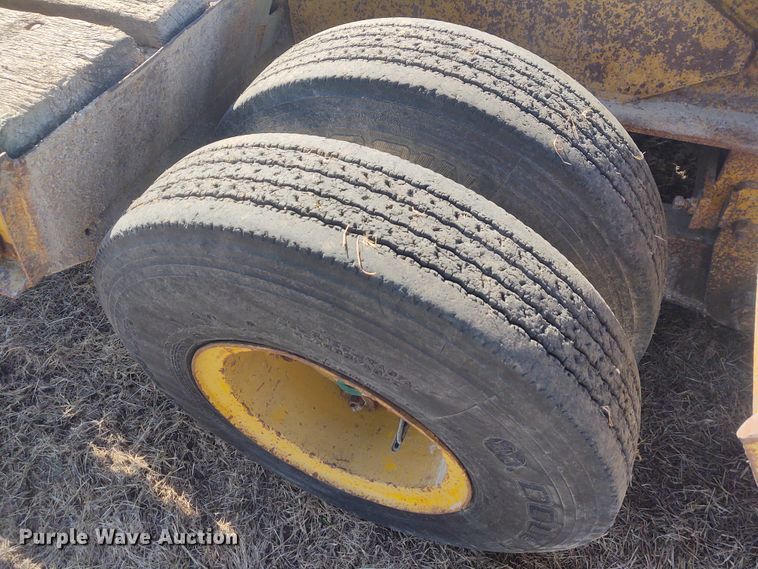 image for item FY9966 1973 Hyster drop deck equipment trailer