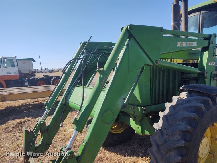 image for item FY9967 1986 John Deere 4450  MFWD tractor