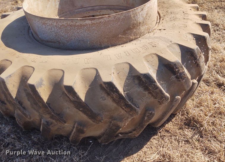 image for item FY9967 1986 John Deere 4450  MFWD tractor