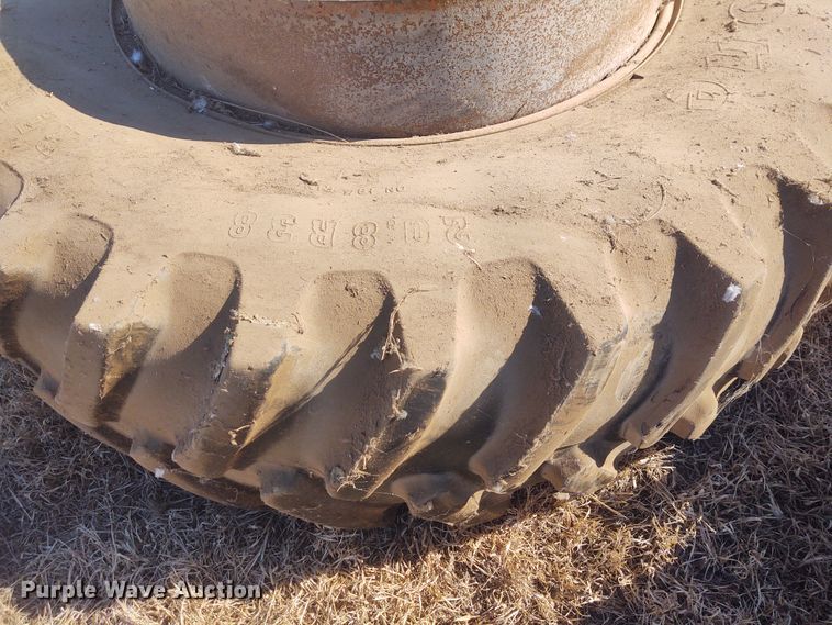 image for item FY9967 1986 John Deere 4450  MFWD tractor