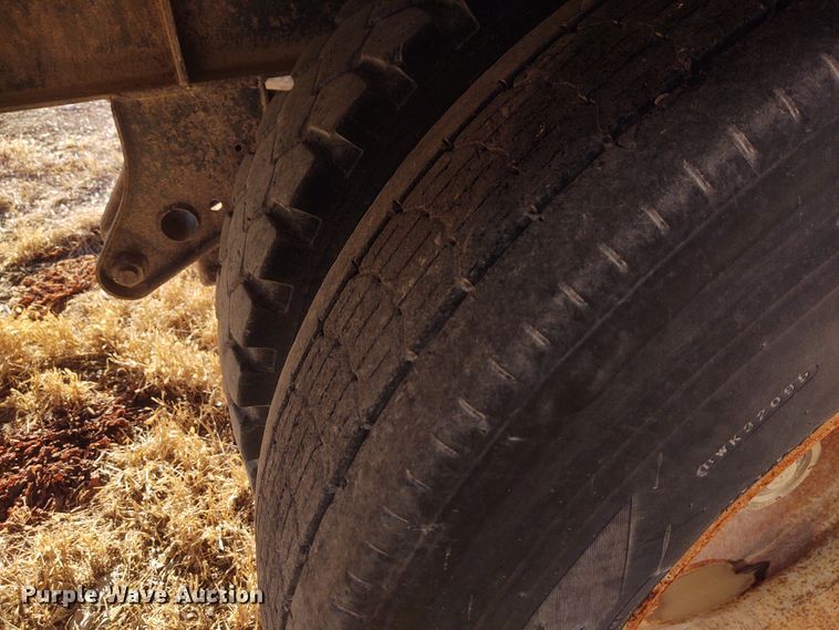 image for item FY9972 1995 Neville Built grain trailer