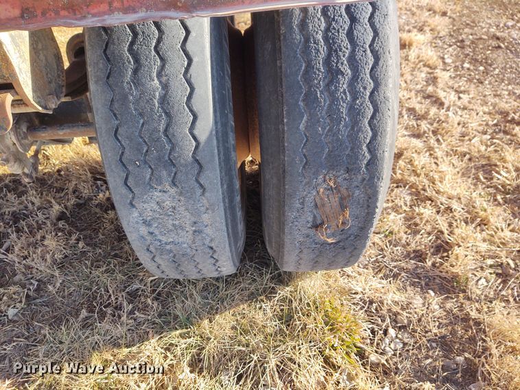 image for item FY9972 1995 Neville Built grain trailer