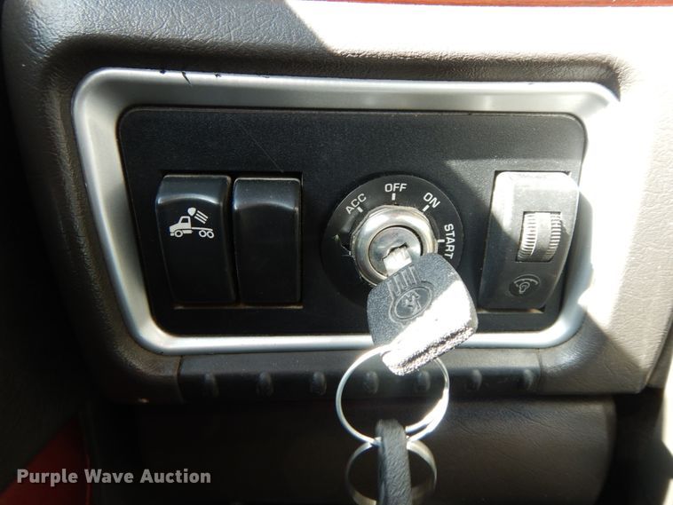 image for item DF6463 2007 Kenworth T800  semi truck