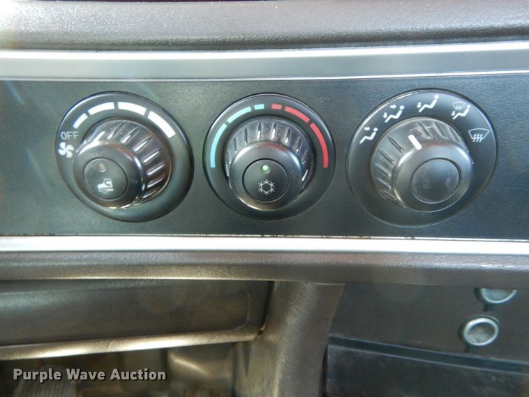 image for item DF6463 2007 Kenworth T800  semi truck