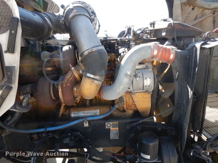 image for item DF6463 2007 Kenworth T800  semi truck