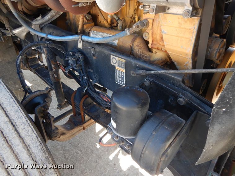 image for item DF6463 2007 Kenworth T800  semi truck