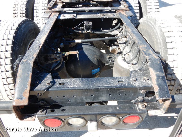 image for item DF6463 2007 Kenworth T800  semi truck