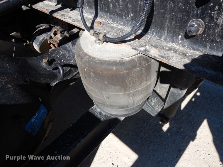 image for item DF6463 2007 Kenworth T800  semi truck