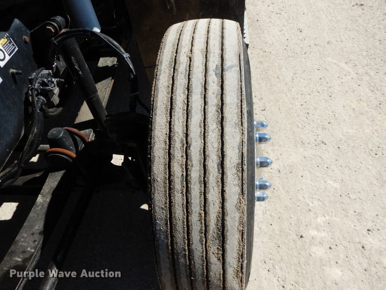 image for item DF6463 2007 Kenworth T800  semi truck