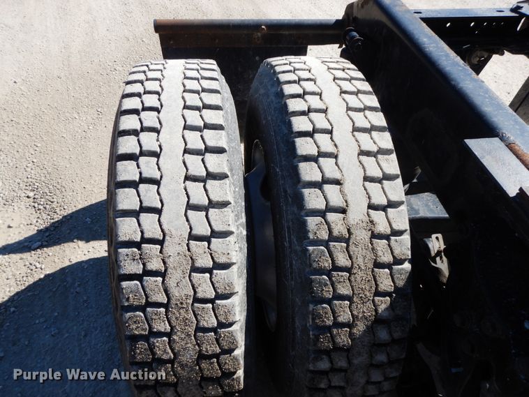 image for item DF6463 2007 Kenworth T800  semi truck